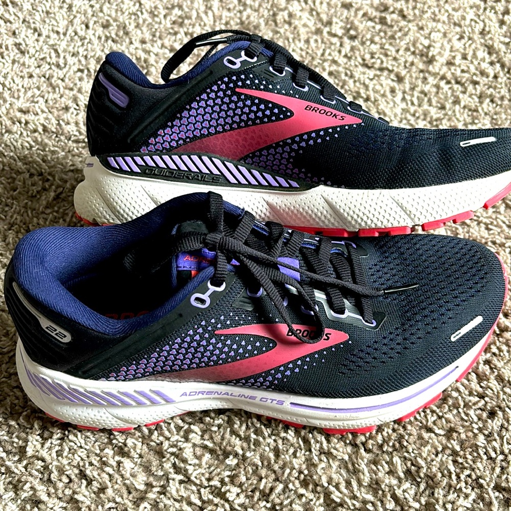 Brooks Adrenaline GTS 22 Sz 7